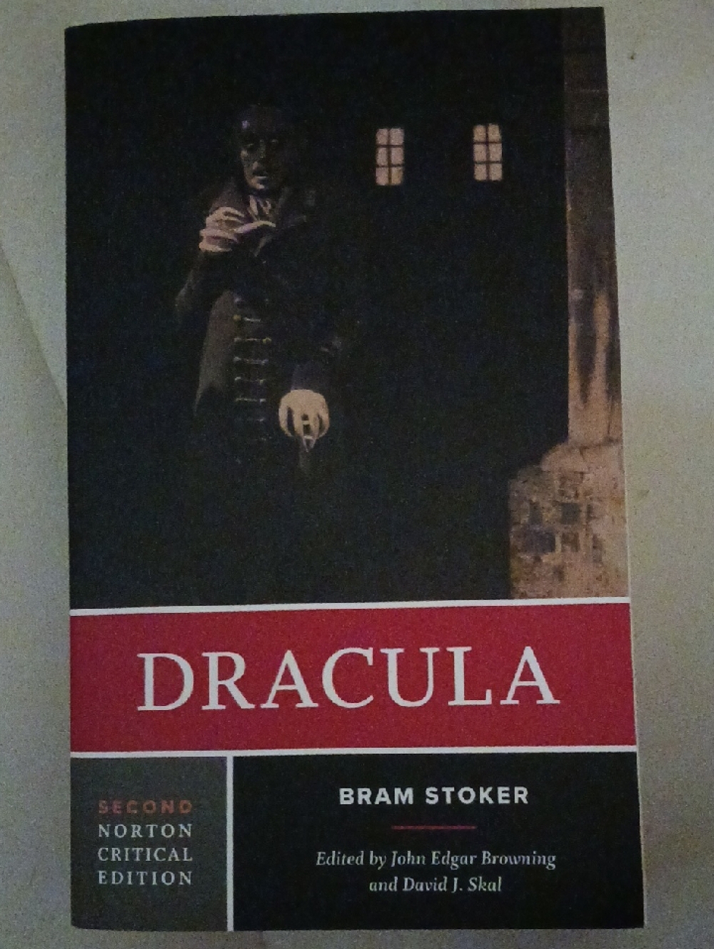 Dracula by Bram Stoker - Red and Black Cover